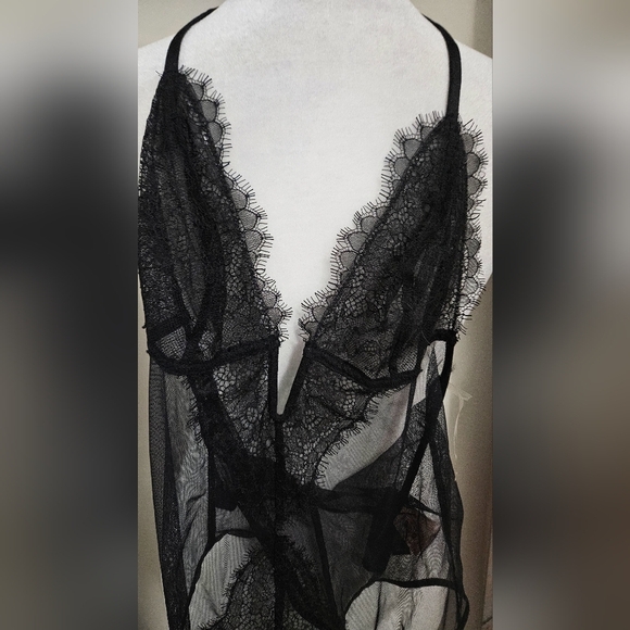 VICTORIA'S SECRET Black V-Wire Lace Plunge Teddy Halter Neck Thong Back.SM NWT - Picture 7 of 12